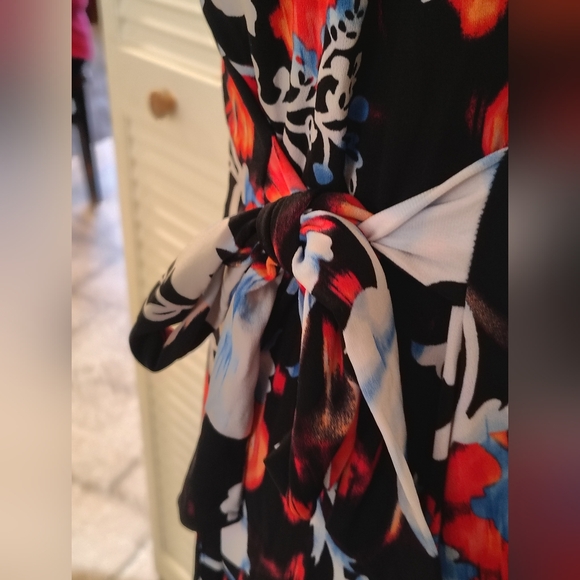 Dana Buchman Black Floral Faux Wrap Midi Dress with Side Tie Size S – Like New - Picture 5 of 8